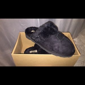 UGG  SLIPPERS NEW WORN BRAND NEW